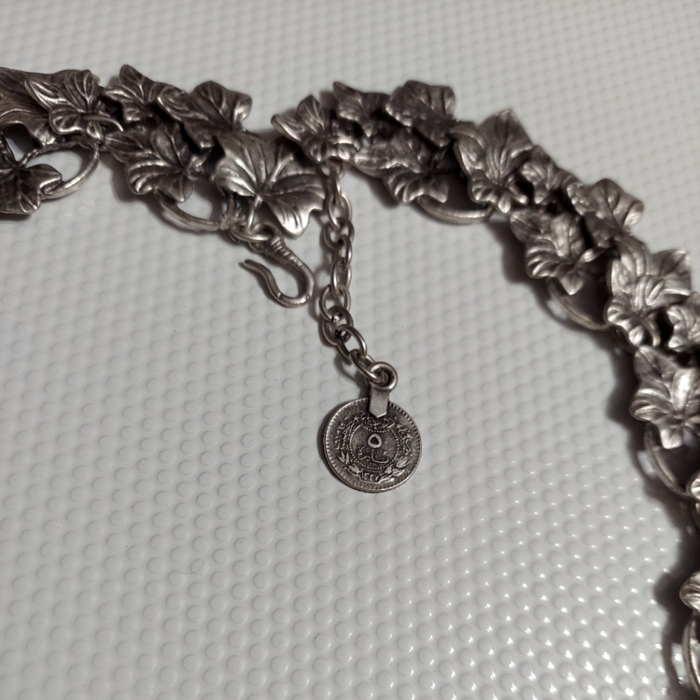 Vintage Textured Silver 'Leaves' Collar Statement Necklace - Picture 7 of 8